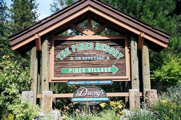 Hotel The Pines Resort (Bass Lake)